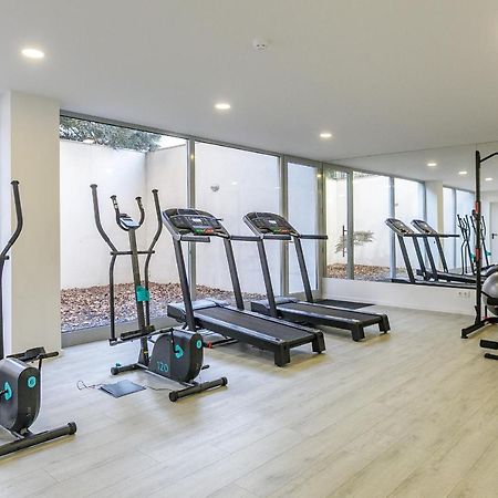 Lovelystay - Modern Loft With Gym & Free Parking Minutes Away From Cbd Porto Eksteriør billede