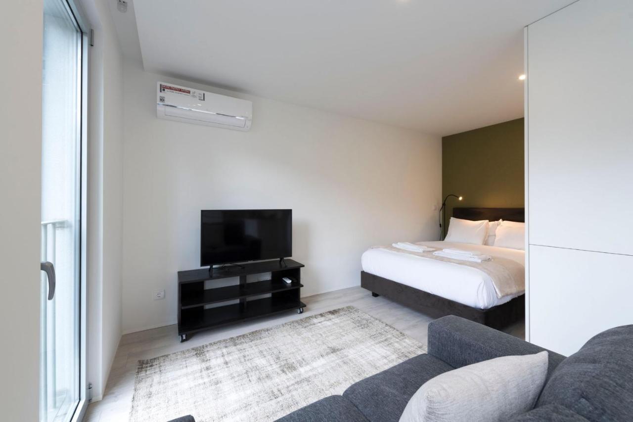 Lovelystay - Modern Loft With Gym & Free Parking Minutes Away From Cbd Porto Eksteriør billede