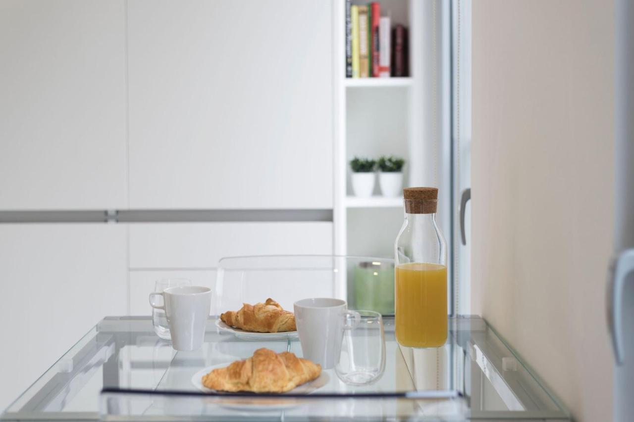 Lovelystay - Modern Loft With Gym & Free Parking Minutes Away From Cbd Porto Eksteriør billede