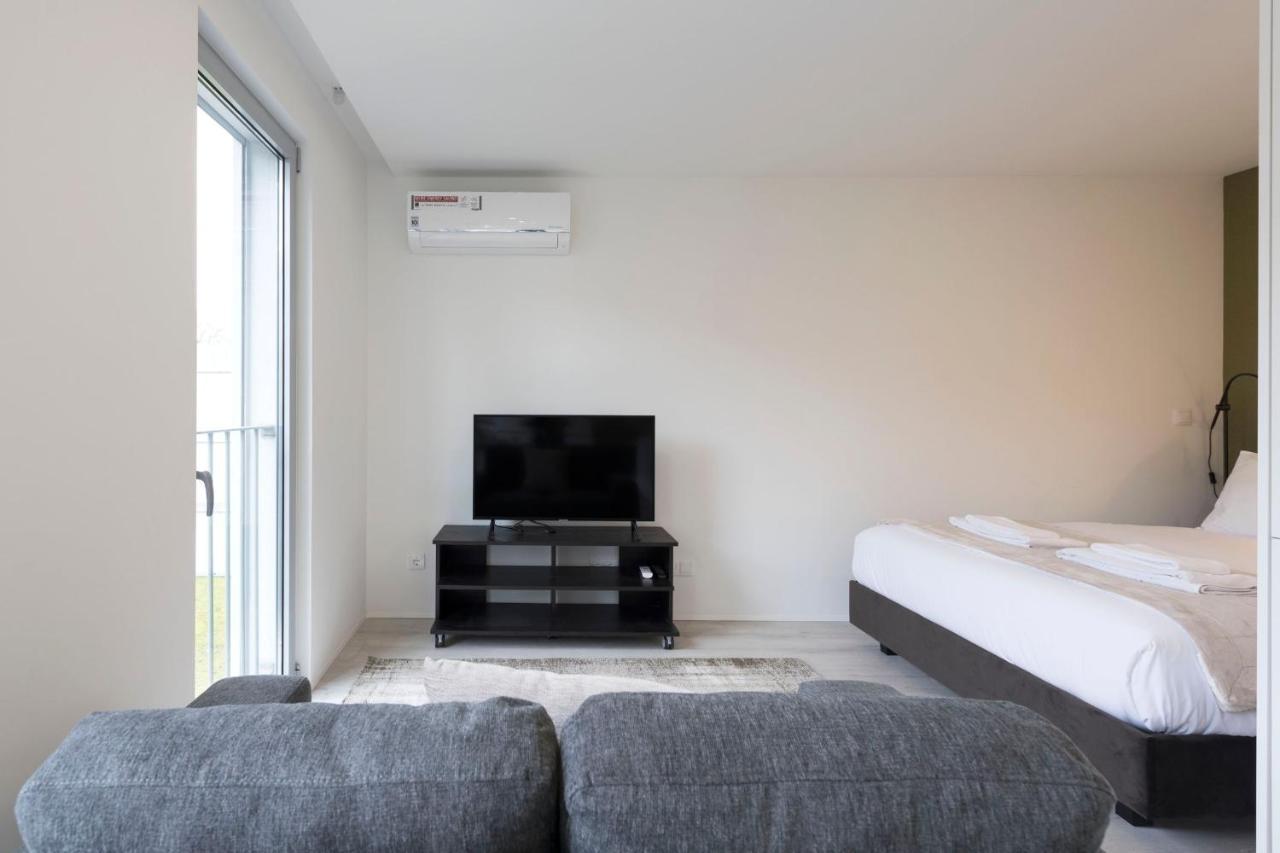 Lovelystay - Modern Loft With Gym & Free Parking Minutes Away From Cbd Porto Eksteriør billede