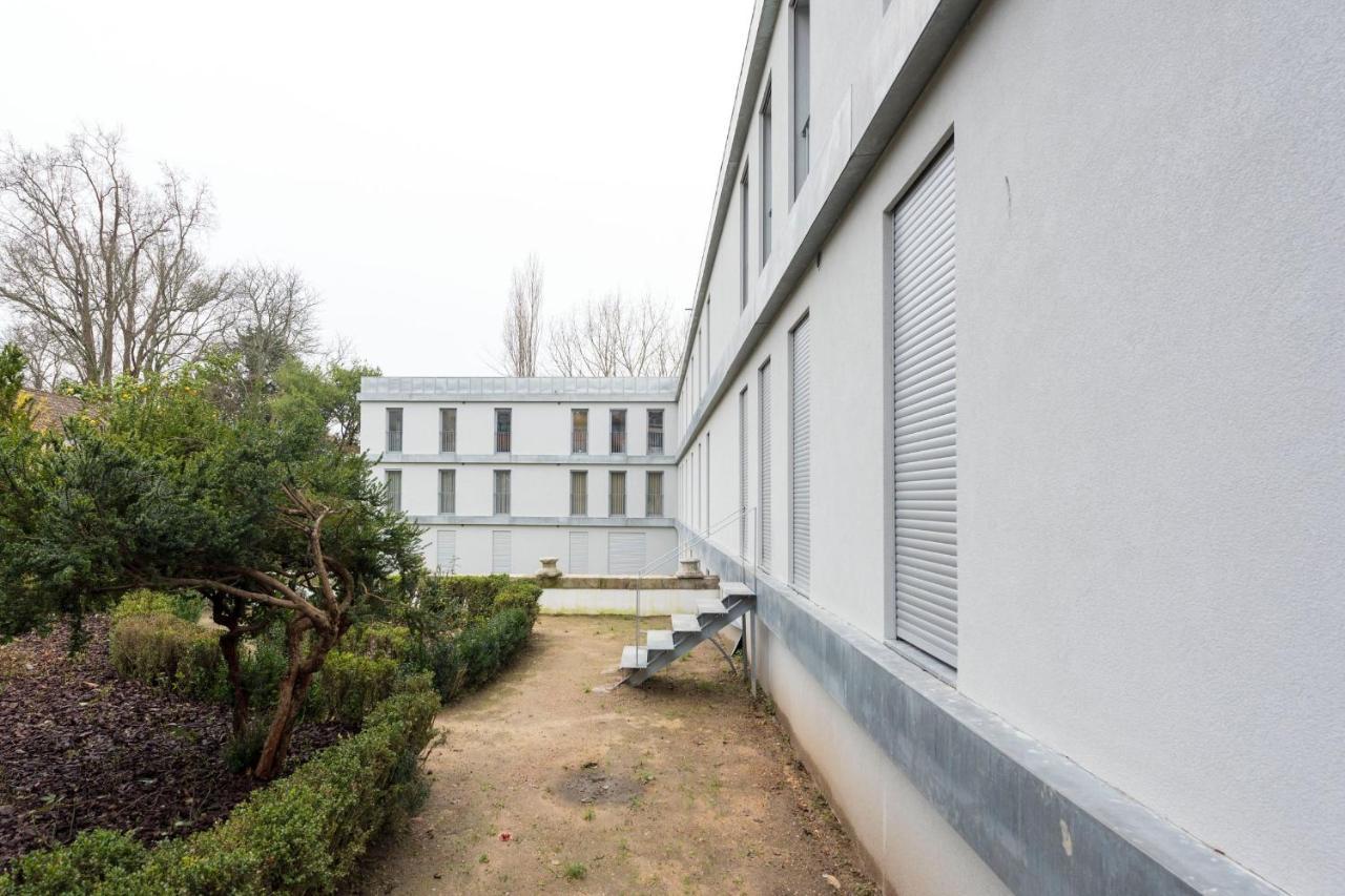 Lovelystay - Modern Loft With Gym & Free Parking Minutes Away From Cbd Porto Eksteriør billede