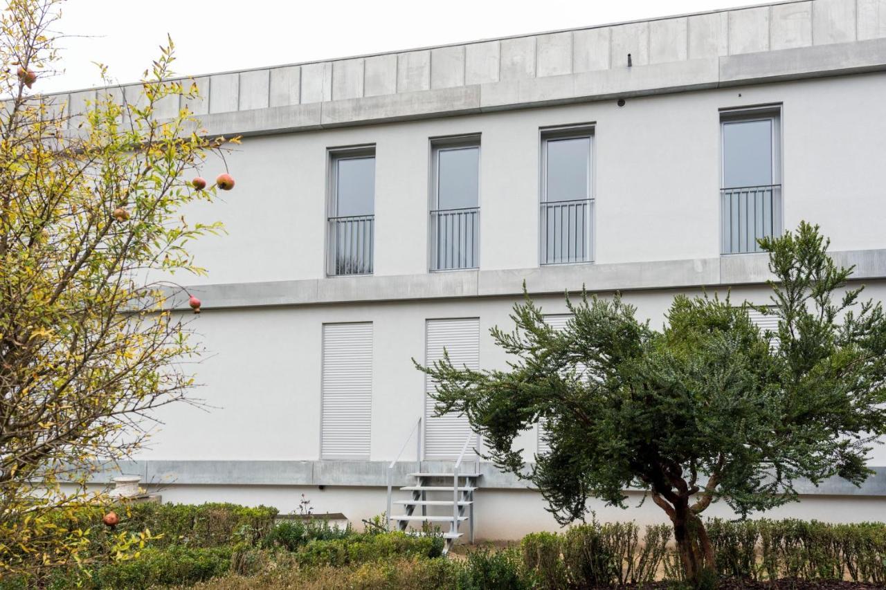 Lovelystay - Modern Loft With Gym & Free Parking Minutes Away From Cbd Porto Eksteriør billede